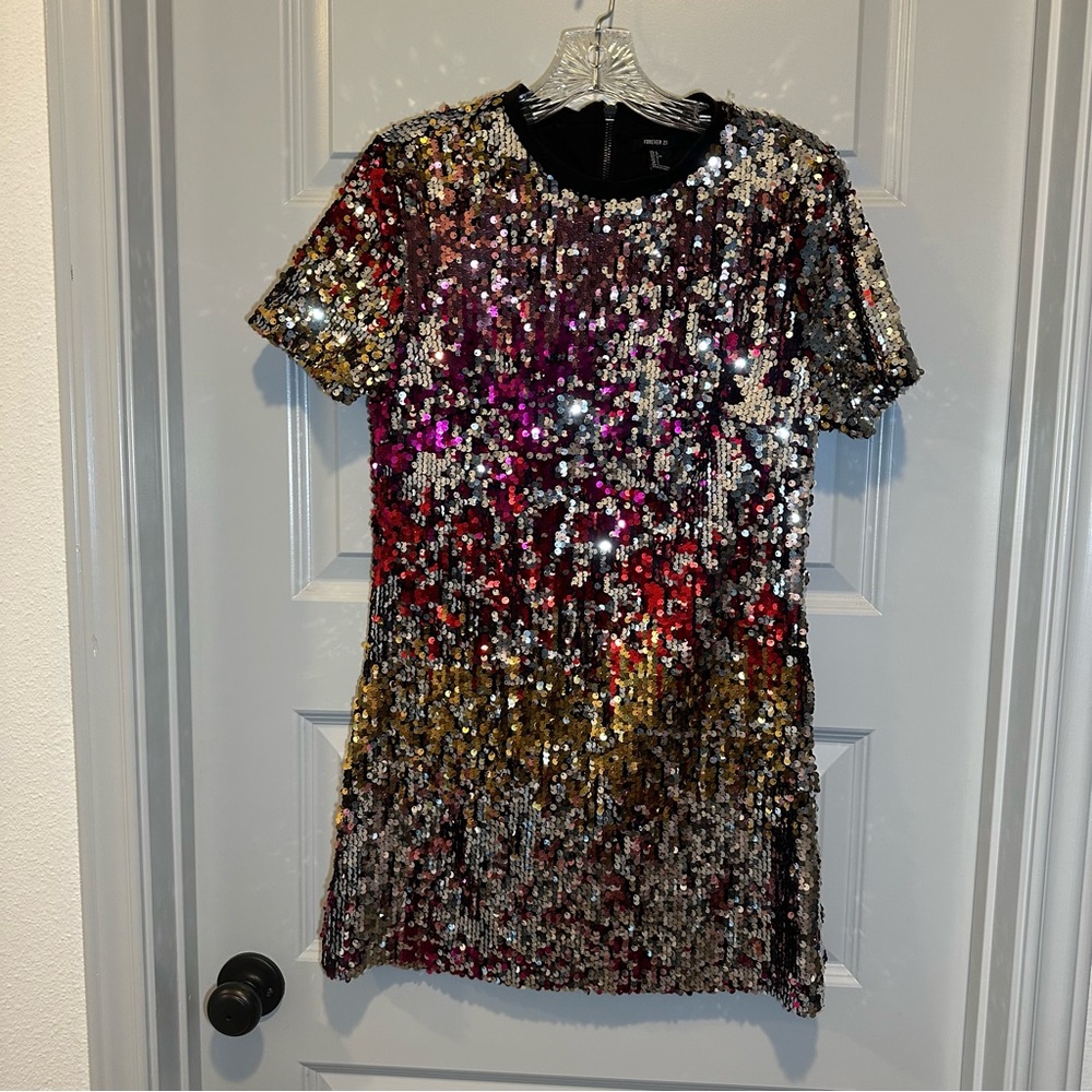 Forever 21 Multicolor Sequin shift Dress SZ: L Fully lined zippers up the back